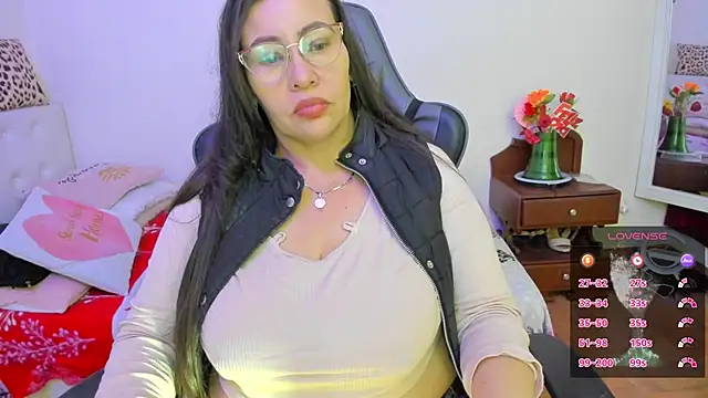 esmeralda_milf: онлайн-секс-чат