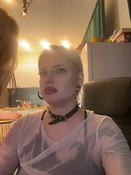 DriveThruDolls: вебкам-шоу