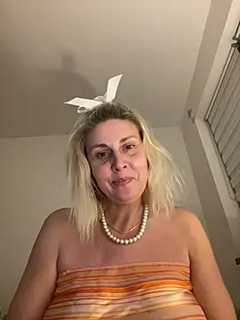 Amelia9798's Webcam Show