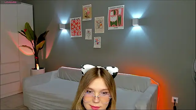 linakorvin's Webcam Show