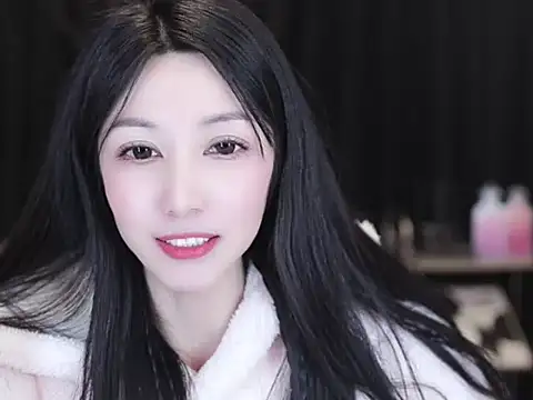 Nuyoah-77's Live XXX Chat