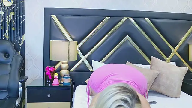 SophieWinsloow's Live XXX Chat