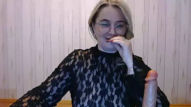 EleanoraDream's Live XXX Chat