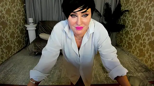 KiraTempt's Live XXX Chat