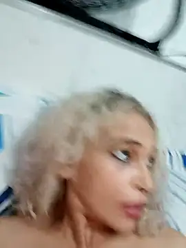 2Juicy_pussy's Live XXX Chat