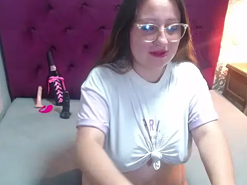 SofhiMILF 网络视讯表演