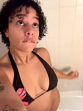 PrettyLittleProblem Show in webcam