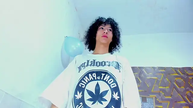 Red_kittyy's Webcam Show