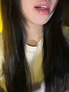 Uyennii02のウェブカメラショー