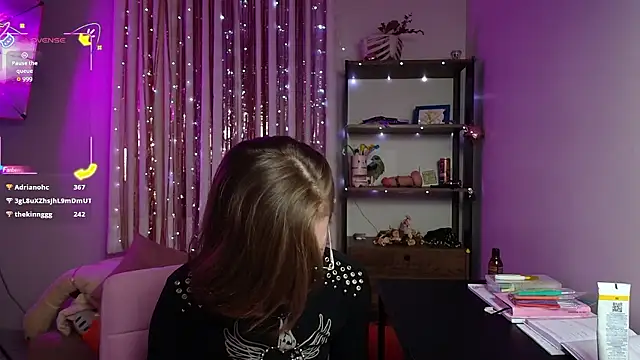 Chat +18 de Elise_Nyx ao vivo