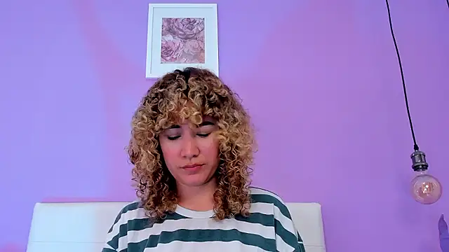 Charlotte11-11's Live XXX Chat