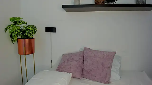 rossie_lanie_'s Live XXX Chat