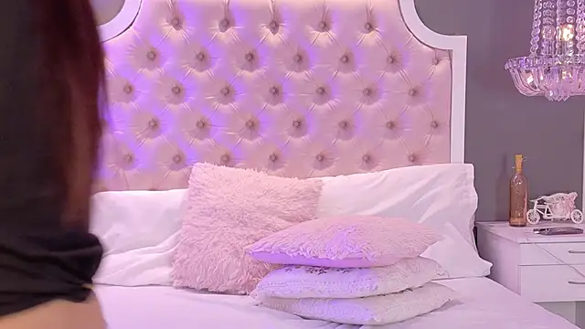 VioletBlaze's Live XXX Chat