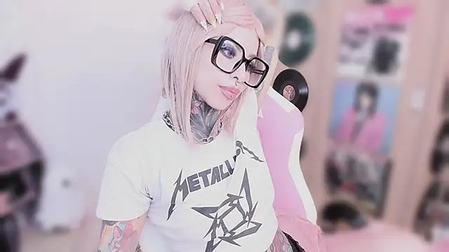 NikkiRamone's Live XXX Chat