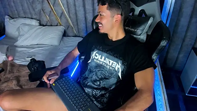 Chatroom XXX en direct de NicolaiKarav