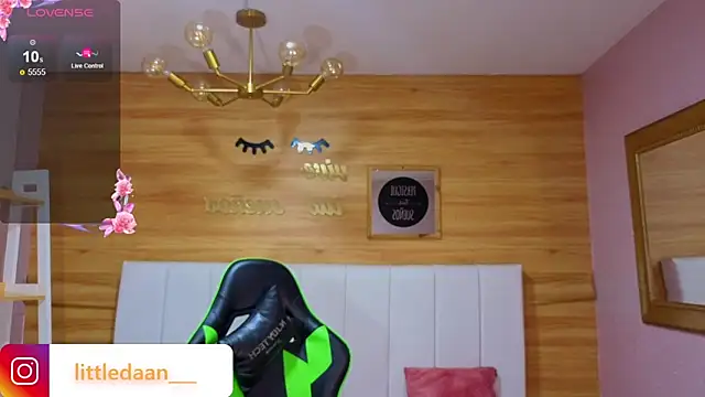 Abril_Velvet_a_'s Live XXX Chat