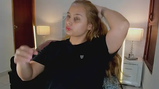 MikaelaStone's Live XXX Chat