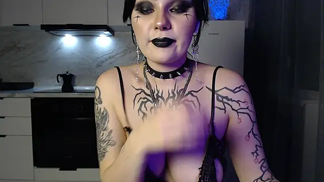 IntrigueYourDay's Live XXX Chat