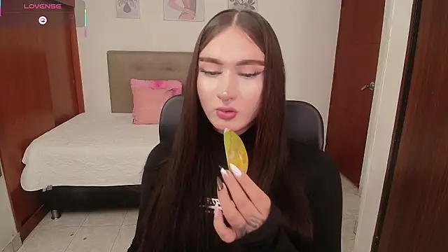 Chat +18 de Miley_Baker ao vivo