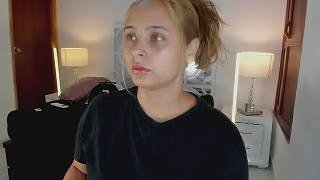 MikaelaStone's Live XXX Chat