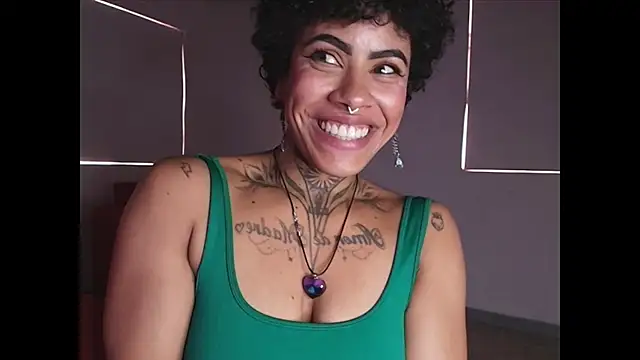 Canela_Osada_'s Webcam Show