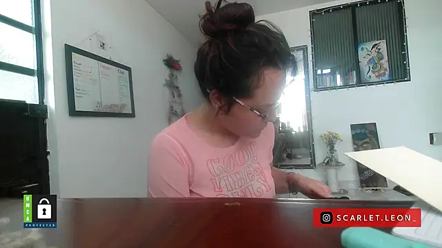 XXX chat uživo modela Scarletleon77