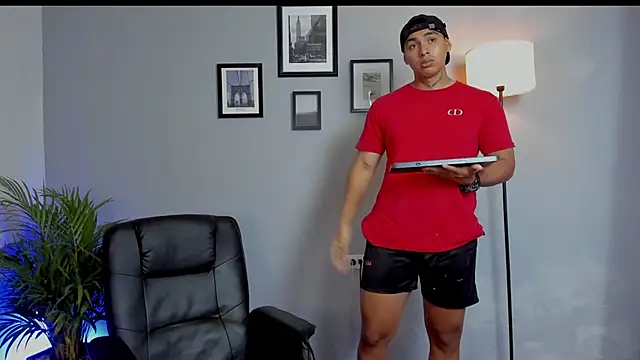 ronnie_crafored: διαδικτυακό σόου στην κάμερα