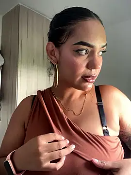 Sara-77's Webcam Show