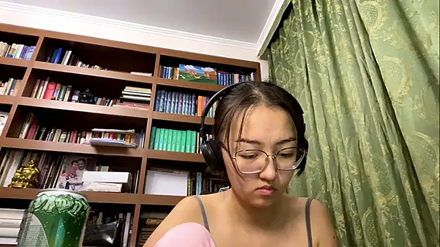 LinaClous' Live XXX Chat