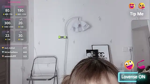 momo-5952's Live XXX Chat