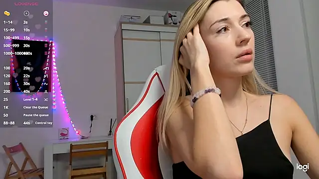 HotCarolineXO's Live XXX Chat