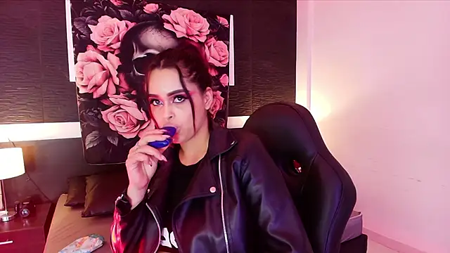 EvaaFoxxy1's Live XXX Chat