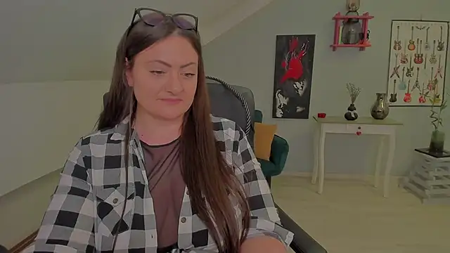 MistressDarrah's Live XXX Chat