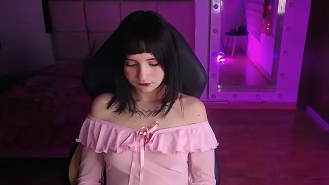 _Charlotte_Collins_'s Live XXX Chat