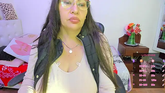 esmeralda_milf's Live XXX Chat