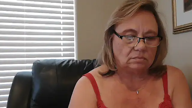 BustyAnnie's Live XXX Chat