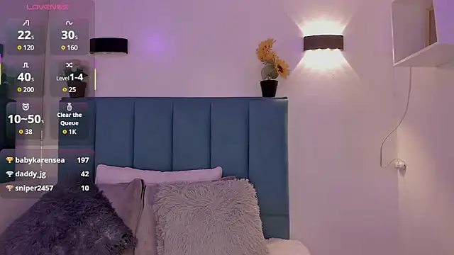 Anniie__Evans Show in webcam