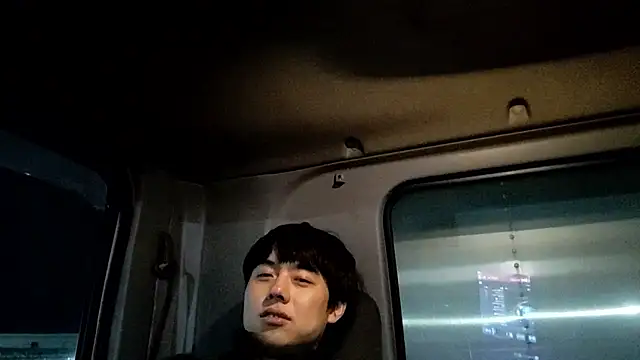 whitebriefboy's Live XXX Chat