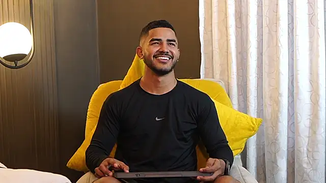 Reik_Vonn's Live XXX Chat