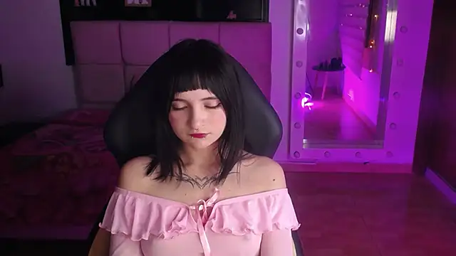 _Charlotte_Collins_'s Live XXX Chat