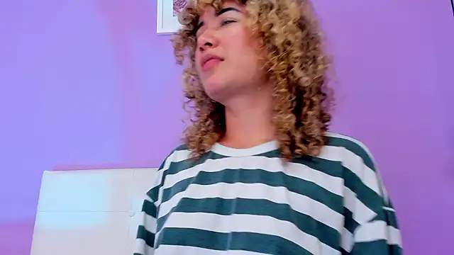 Charlotte11-11's Live XXX Chat