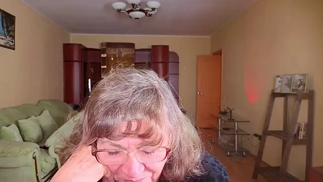 Betty_Brick Show in webcam