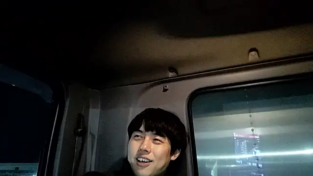 whitebriefboy's Live XXX Chat