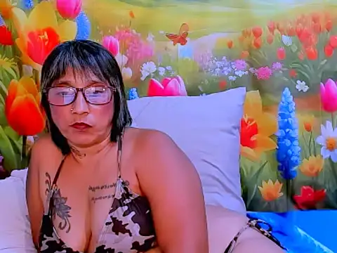 indianroxy's Live XXX Chat