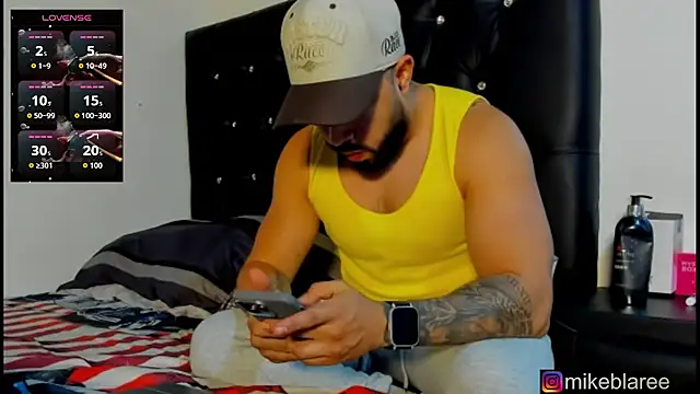mikeblaree's Live XXX Chat