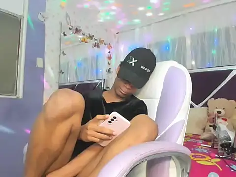 Santy_bigcock_01's Live XXX Chat