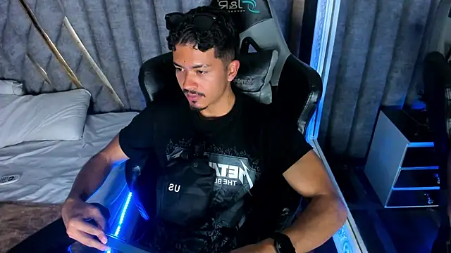 NicolaiKarav's Live XXX Chat