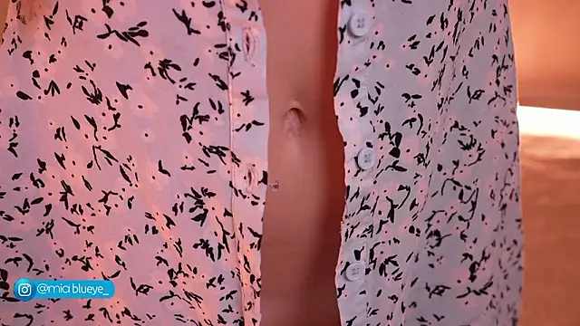 Chatroom XXX en direct de Miablueye