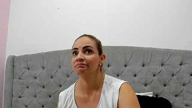 Valesskahall's Live XXX Chat