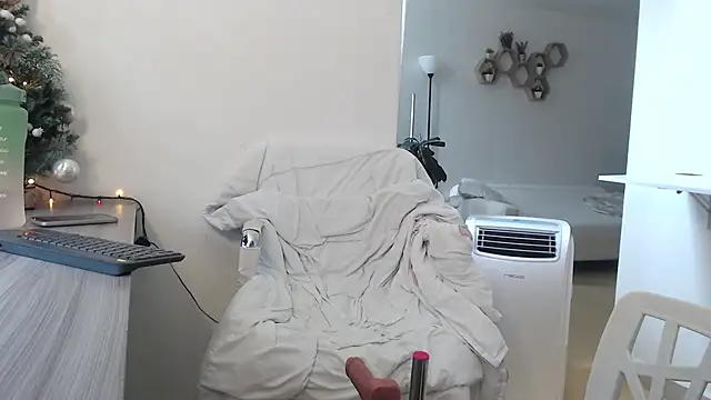 MIYESSI's Live XXX Chat